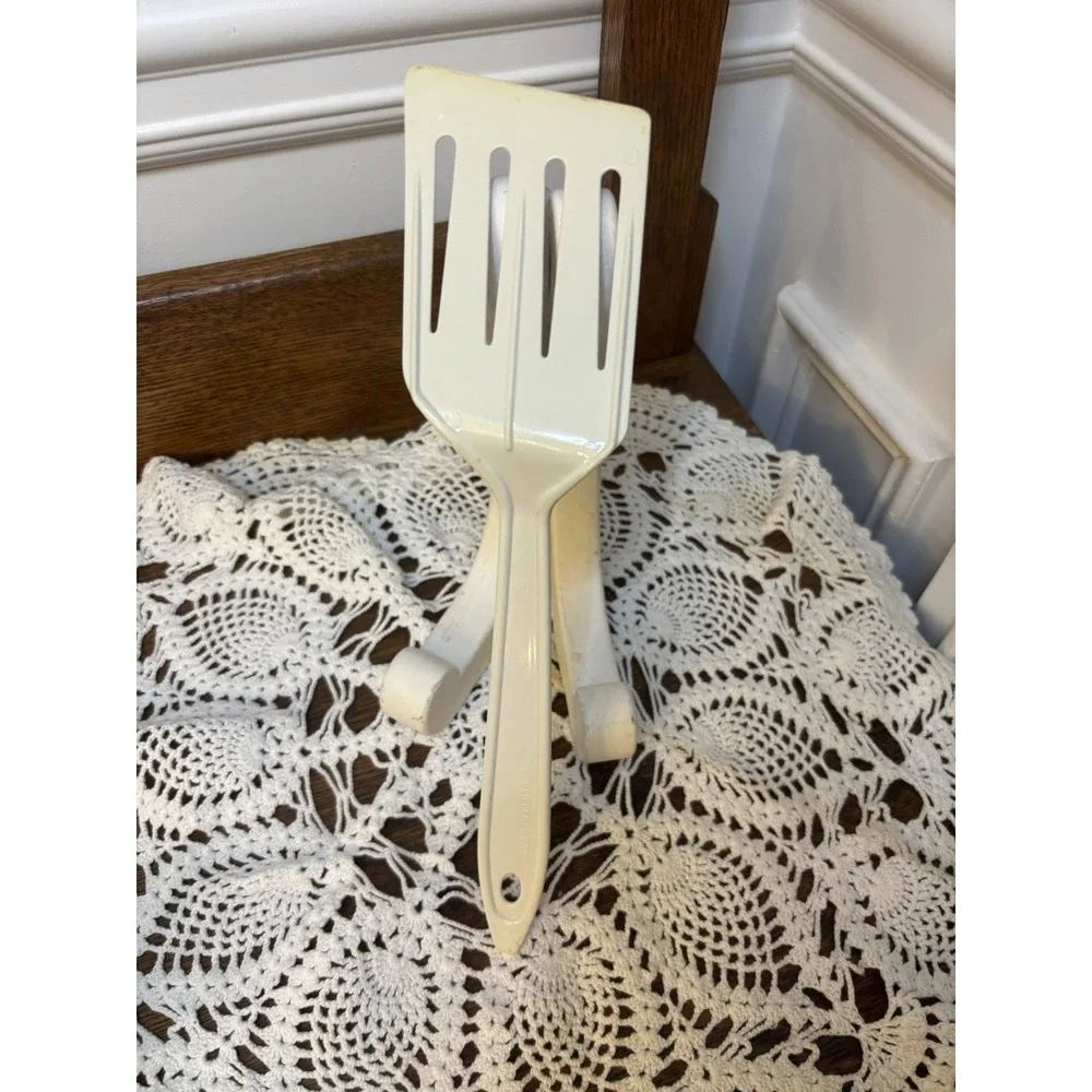 Vintage‎ Clipper Angled Slotted Spatula #7208 Almond White Flipper